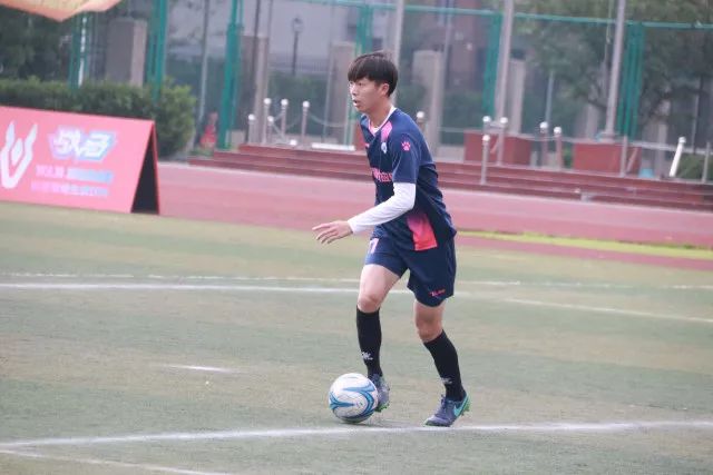 🧐詹姆斯这一杆会惹多大事？一颗高尔夫球 真会让他坐牢2-6年？
